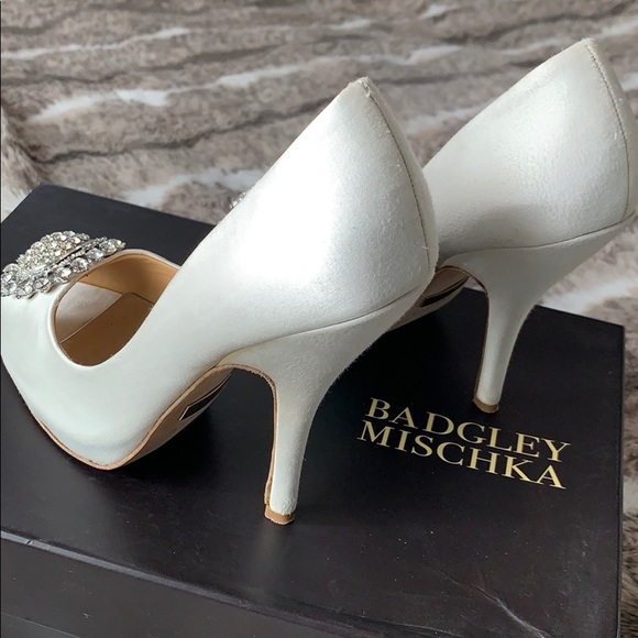 Badgley Mischka Lissa wedding satin size 6 - Picture 4 of 8